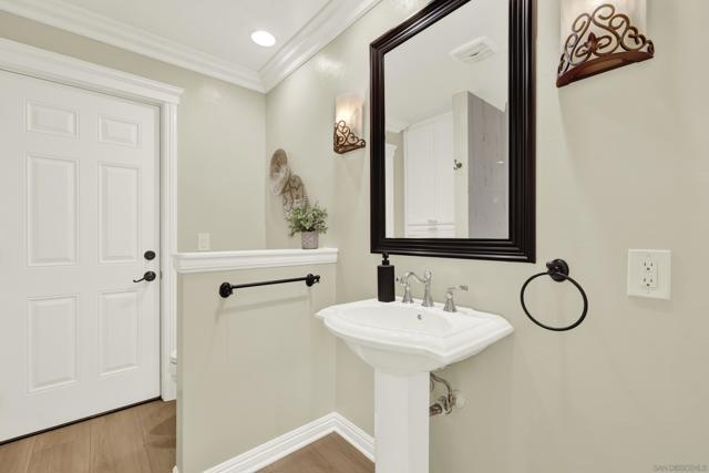 12206 Fairway Pointe Row, San Diego CA: https://media.crmls.org/mediaz/5e674c42-2336-4e24-99ae-cd499e8abb7c.jpg