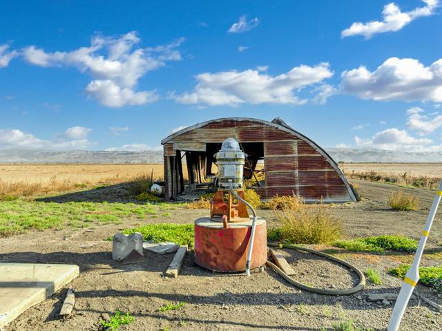 0 Highway 25, Hollister CA: https://media.crmls.org/mediaz/5e675dfe-80e2-435a-8b76-9a783eed0602.jpg
