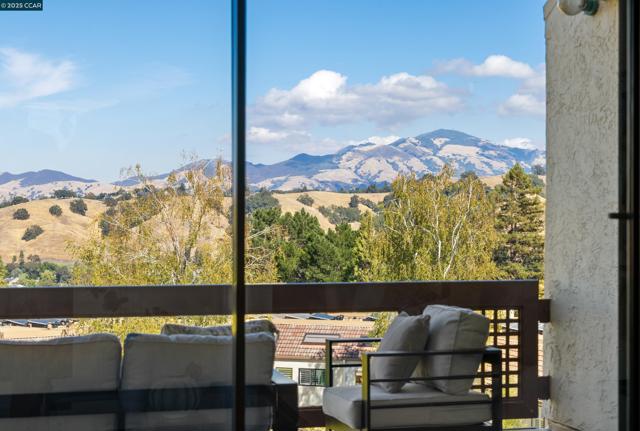 3318 Ptarmigan Dr., Walnut Creek CA: https://media.crmls.org/mediaz/5e6775b9-63de-49f9-bfa4-aaa7ae71900c.jpg