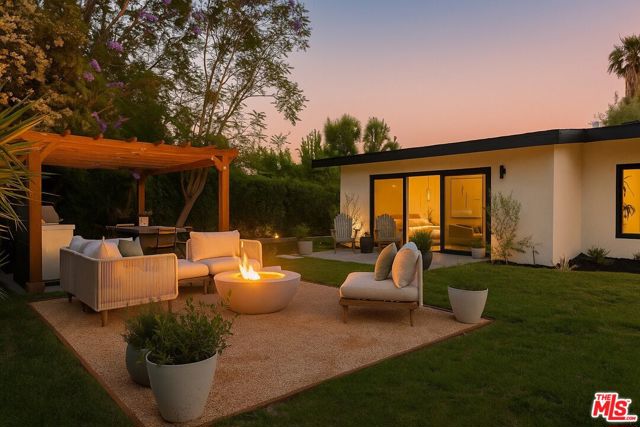 24211 Caris Street, Woodland Hills CA: https://media.crmls.org/mediaz/5e68d79f-d613-4377-a772-4edcee3db99d.jpg
