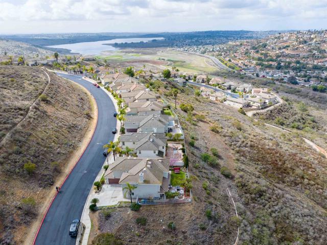 10394 Valley Waters Dr, Spring Valley CA: https://media.crmls.org/mediaz/5e69402f-f2ea-43ae-8bd5-613ccb04215c.jpg