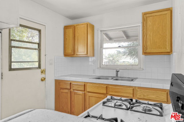6833 Simpson Avenue, North Hollywood CA: https://media.crmls.org/mediaz/5e695008-577a-40ba-8213-ec33ce86cca0.jpg