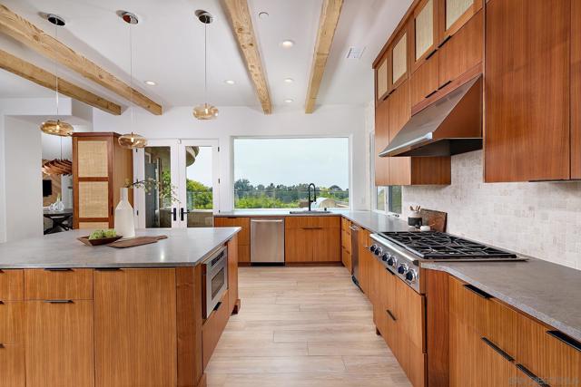 1749 Noma Lane, Encinitas CA: https://media.crmls.org/mediaz/5e6a9f8c-3b18-4ff5-8afb-68dac8e04a8a.jpg