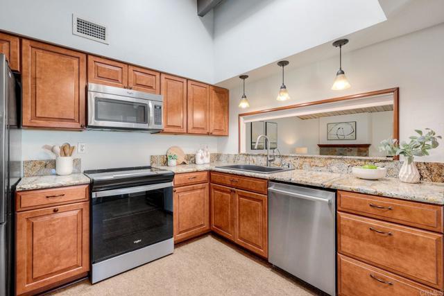 Detail Gallery Image 13 of 31 For 8835 Lake Ashmere Dr, San Diego,  CA 92119 - 4 Beds | 2 Baths