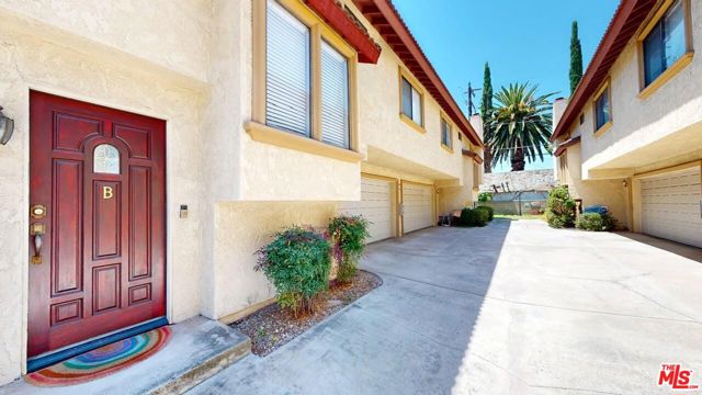 375 S Sierra Madre Boulevard, Pasadena CA: https://media.crmls.org/mediaz/5e6b1d42-8d7d-4da5-b272-2a2b3edfe453.jpg