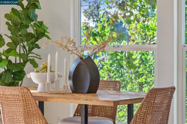 500 Vernon, Oakland CA: https://media.crmls.org/mediaz/5e6b9416-4eb5-47a5-b3c7-58e368fa8d19.jpg