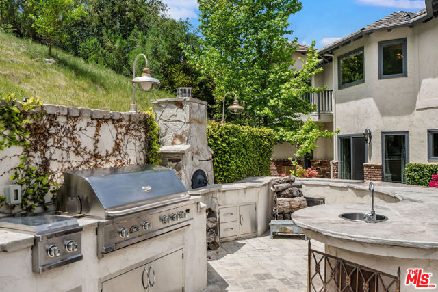 204 Bell Canyon Road, Bell Canyon CA: https://media.crmls.org/mediaz/5e6baee9-9ad5-4cca-87a8-4fe2a7d65dcb.jpg