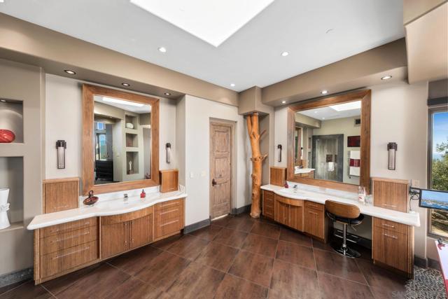 19210 Highland Hills Dr, Ramona CA: https://media.crmls.org/mediaz/5e6bf994-3006-49e2-89b6-74083e6a0db1.jpg