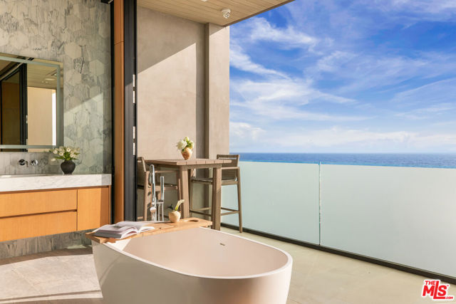 4016 The Strand, Manhattan Beach CA: https://media.crmls.org/mediaz/5e6c3854-de84-407b-b387-b066fba6e142.jpg
