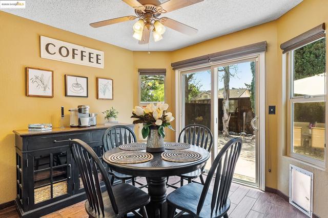 53 Zinfandel Ct, Oakley CA: https://media.crmls.org/mediaz/5e6c932c-52ee-47fa-b938-7b48e3a4bab8.jpg