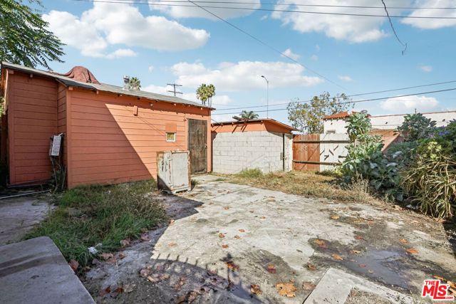 2037 W 64th Street, Los Angeles CA: https://media.crmls.org/mediaz/5e6cc1ae-2a33-48d1-8d13-55efb68b6831.jpg