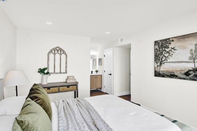 4166 Peregrine Way, Pleasanton CA: https://media.crmls.org/mediaz/5e6cf266-efff-4c2b-801b-da6c5adf5bf0.jpg