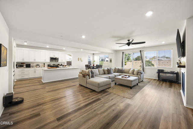 Detail Gallery Image 7 of 25 For 9019 Black Thorn St, Jurupa Valley,  CA 92509 - 3 Beds | 2 Baths