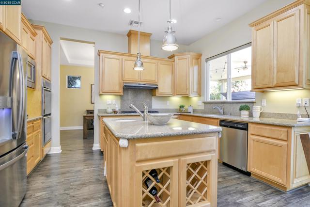 2593 Camel Back Rd, Brentwood CA: https://media.crmls.org/mediaz/5e6d92b6-7e61-4afc-8fd8-c7dd814b80c4.jpg