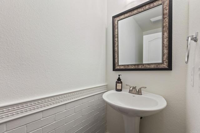 Detail Gallery Image 12 of 51 For 328 Bishop Dr, San Marcos,  CA 92078 - 3 Beds | 2/1 Baths