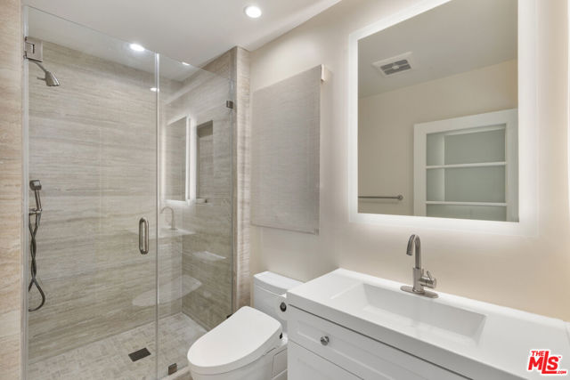 3265 Mandeville Canyon Road, Los Angeles CA: https://media.crmls.org/mediaz/5e6e196b-7531-4823-af1b-e45f4b0be60a.jpg