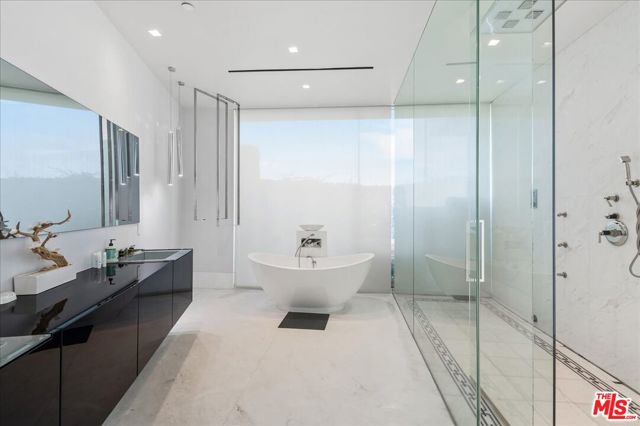 1620 Carla, Beverly Hills CA: https://media.crmls.org/mediaz/5e6e7f65-9178-49a6-8700-506627751ba1.jpg