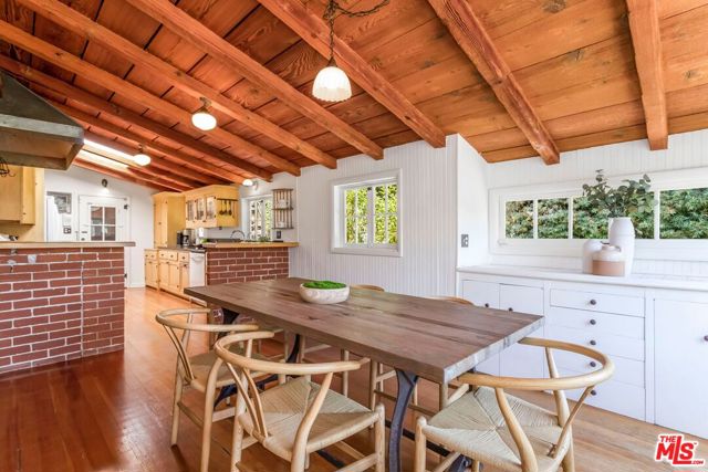 3940 Davana Road, Sherman Oaks CA: https://media.crmls.org/mediaz/5e6ea1b4-bef3-4f55-b388-8aac4c5b3cab.jpg