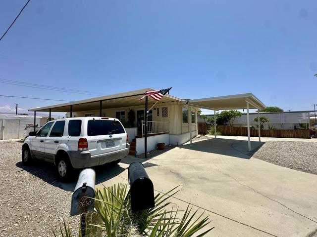 32660 Bloomfield Avenue, Thousand Palms CA: https://media.crmls.org/mediaz/5e6eb51f-9750-43c0-9e4f-543627251195.jpg