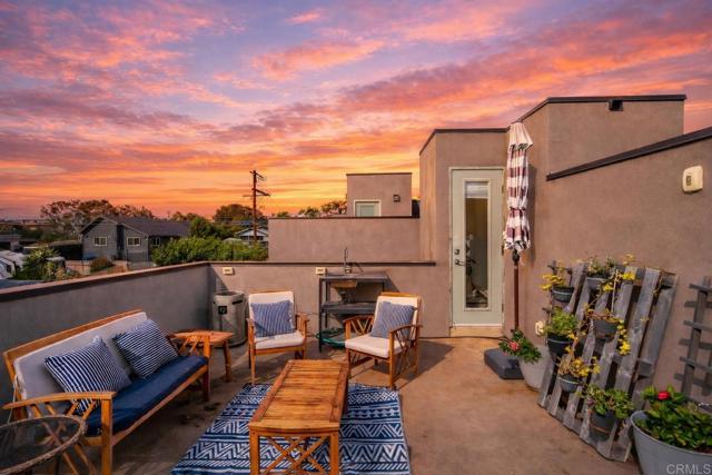 Detail Gallery Image 3 of 19 For 3060 G St, San Diego,  CA 92102 - 2 Beds | 2/1 Baths