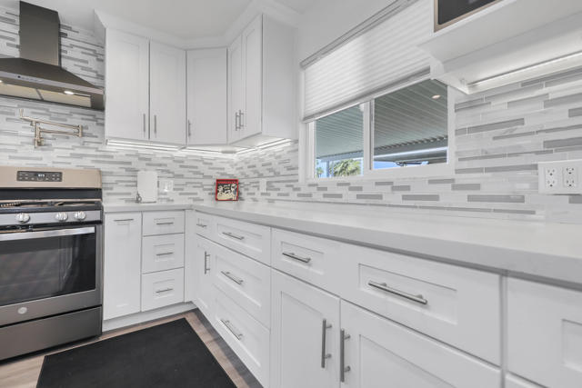 39780 Black Mesa Lane, Palm Desert CA: https://media.crmls.org/mediaz/5e6fb13a-18df-4d70-977c-c076af7ce15f.jpg