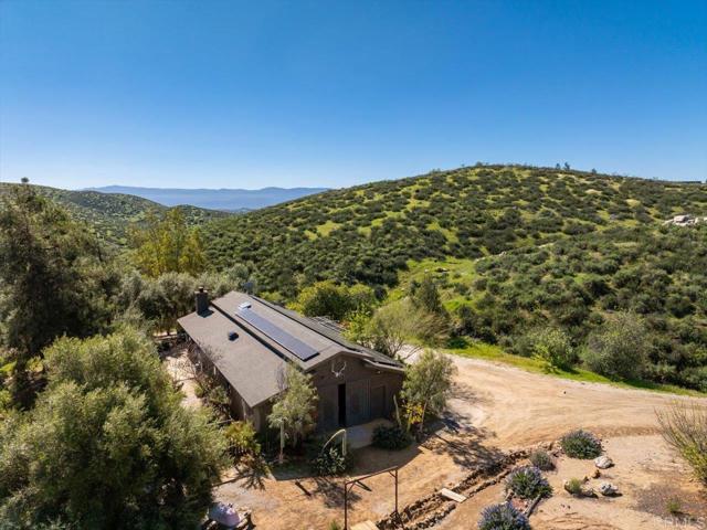 40707 Intrepid Rd, Hemet CA: https://media.crmls.org/mediaz/5e704b0e-b7a3-4c63-8a71-58fcce0bd6a9.jpg