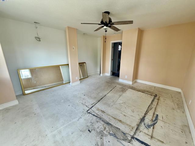1817 Bluebell Dr, Livermore CA: https://media.crmls.org/mediaz/5e70e6bd-5cad-4691-8d42-f55cfa961af9.jpg