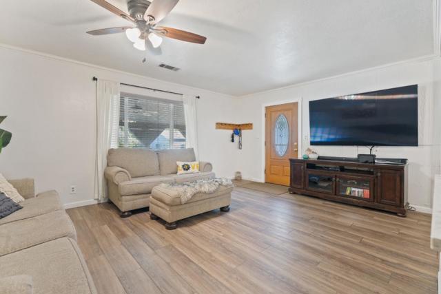 5367 Rosswood Lane, Redding CA: https://media.crmls.org/mediaz/5e715e15-3a3d-42ff-b607-27c403b36b75.jpg