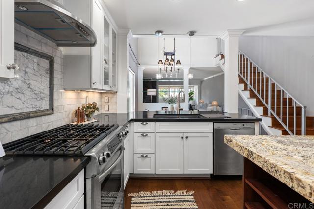 Detail Gallery Image 6 of 25 For 962 E Ave #C,  Coronado,  CA 92118 - 2 Beds | 2/1 Baths