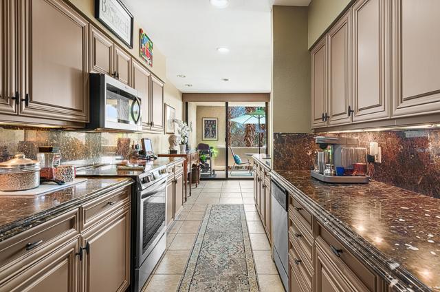 2454 E Palm Canyon Drive, Palm Springs CA: https://media.crmls.org/mediaz/5e718bac-8f9f-4f54-859e-3ac9a74bc918.jpg