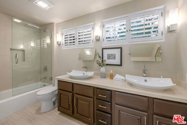 17765 Camino De Yatasto, Pacific Palisades CA: https://media.crmls.org/mediaz/5e71db76-7c62-430f-a12b-75f328a1243b.jpg