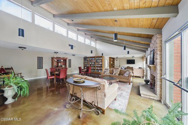 245 Oakleaf Drive, Thousand Oaks CA: https://media.crmls.org/mediaz/5e72b40b-f3e2-4770-87b8-c1934a79767c.jpg