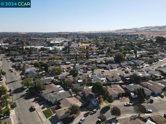 4304 Belle Dr, Antioch CA: https://media.crmls.org/mediaz/5e72c128-6345-4d66-9264-467ee1018e91.jpg
