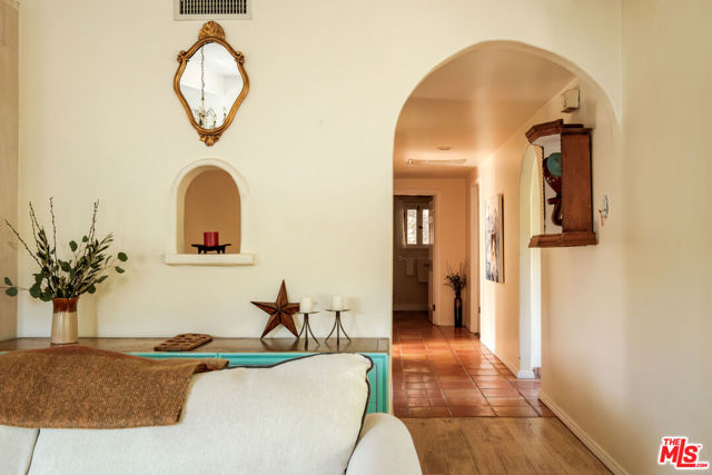 21316 Encina Road, Topanga CA: https://media.crmls.org/mediaz/5e7311a6-38e5-43f3-bb97-0a0b1baaa72c.jpg