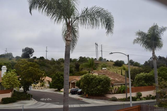 2206 Luz Way, Oceanside CA: https://media.crmls.org/mediaz/5e734134-7ee6-4c9d-b94d-6a87b1e04562.jpg