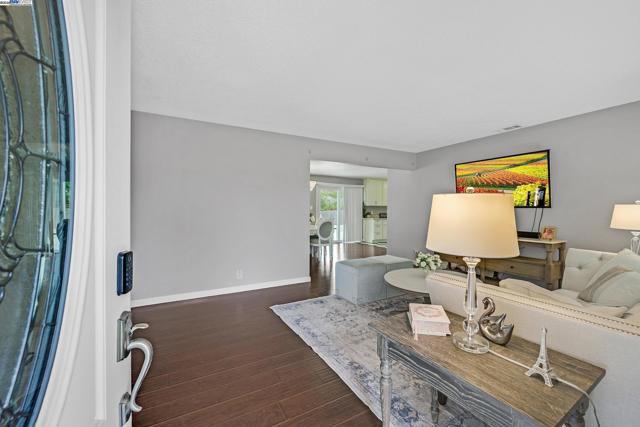7845 Ironwood Dr, Dublin CA: https://media.crmls.org/mediaz/5e7349b5-4104-42db-9eb6-9425d5530e6c.jpg