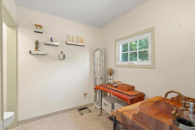 20246 Gist Road, Los Gatos CA: https://media.crmls.org/mediaz/5e7355b4-a953-4552-9460-85025ae84683.jpg