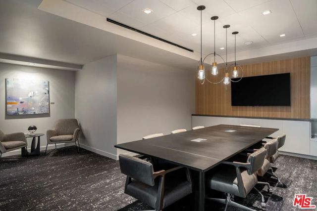 400 S Broadway, Los Angeles CA: https://media.crmls.org/mediaz/5e736c3d-d993-4aad-8077-e23c3b7ca280.jpg