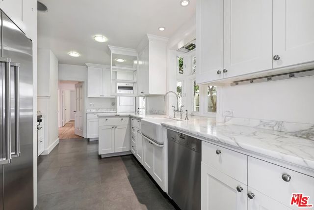 Drew Fenton | 1001 Hartzell Street Pacific Palisades CA | MLS: 6889852