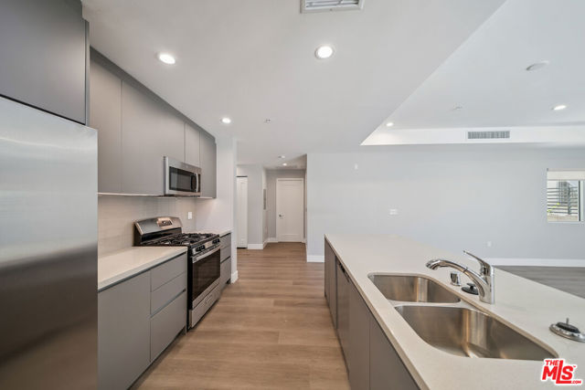 1223 N Hayworth Avenue, West Hollywood CA: https://media.crmls.org/mediaz/5e739e5c-6c2b-490e-8f1f-58a62fde14be.jpg