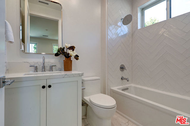 7733 Henefer Avenue, Los Angeles CA: https://media.crmls.org/mediaz/5e75aa18-9f27-42a7-88fb-663ded9eba20.jpg