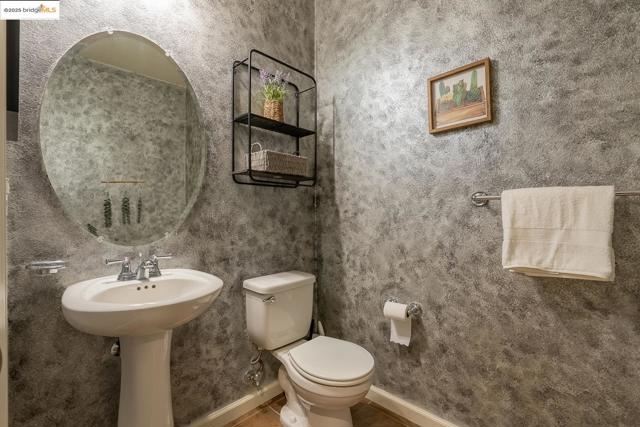 719 Monte Verde Ln, Brentwood CA: https://media.crmls.org/mediaz/5e75cee5-5a56-4f96-b36f-8160e5cfa77d.jpg