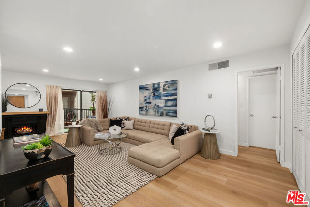 2929 Waverly Drive, Los Angeles CA: https://media.crmls.org/mediaz/5e75d26b-a577-4963-acb1-a5e264d6fe18.jpg