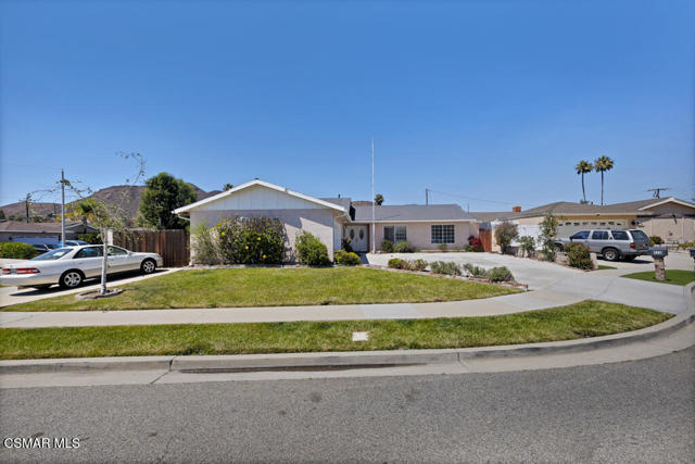 818 N Lois Avenue, Newbury Park CA: https://media.crmls.org/mediaz/5e75feca-b263-4f14-ba8f-4baac0b30076.jpg