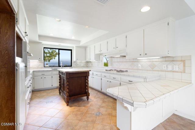 8445 Roseland Avenue, Moorpark CA: https://media.crmls.org/mediaz/5e7607e0-1fa5-4aad-81d9-2ef4ce674428.jpg