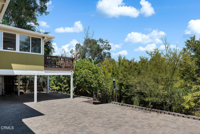 196 Malcolm Drive Drive, Pasadena CA: https://media.crmls.org/mediaz/5e7645ab-d9e4-48ad-a6b7-ee2386ed204f.jpg