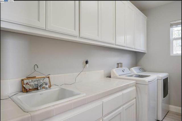 Image 36 of 45 For 871 Emily Ct