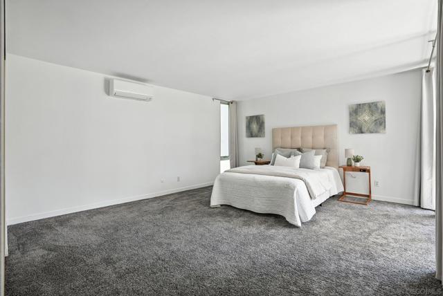 222 Quince St, San Diego CA: https://media.crmls.org/mediaz/5e76b5ba-a04d-48d8-bb6b-b1c6412a21ad.jpg