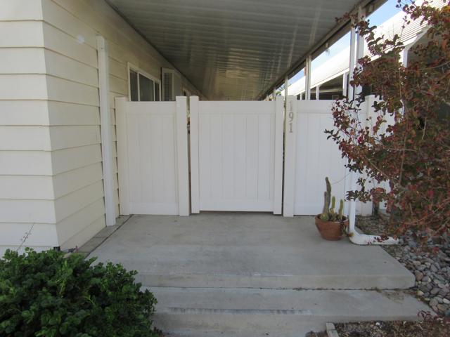 191 Figuaro Drive, Palm Springs CA: https://media.crmls.org/mediaz/5e76eebe-b31c-4c35-aa21-a9f992e16bdc.jpg