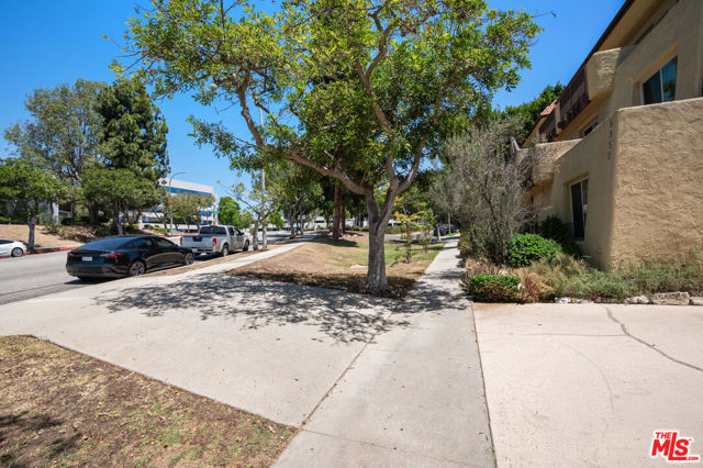 5950 Buckingham, 610 photo 31